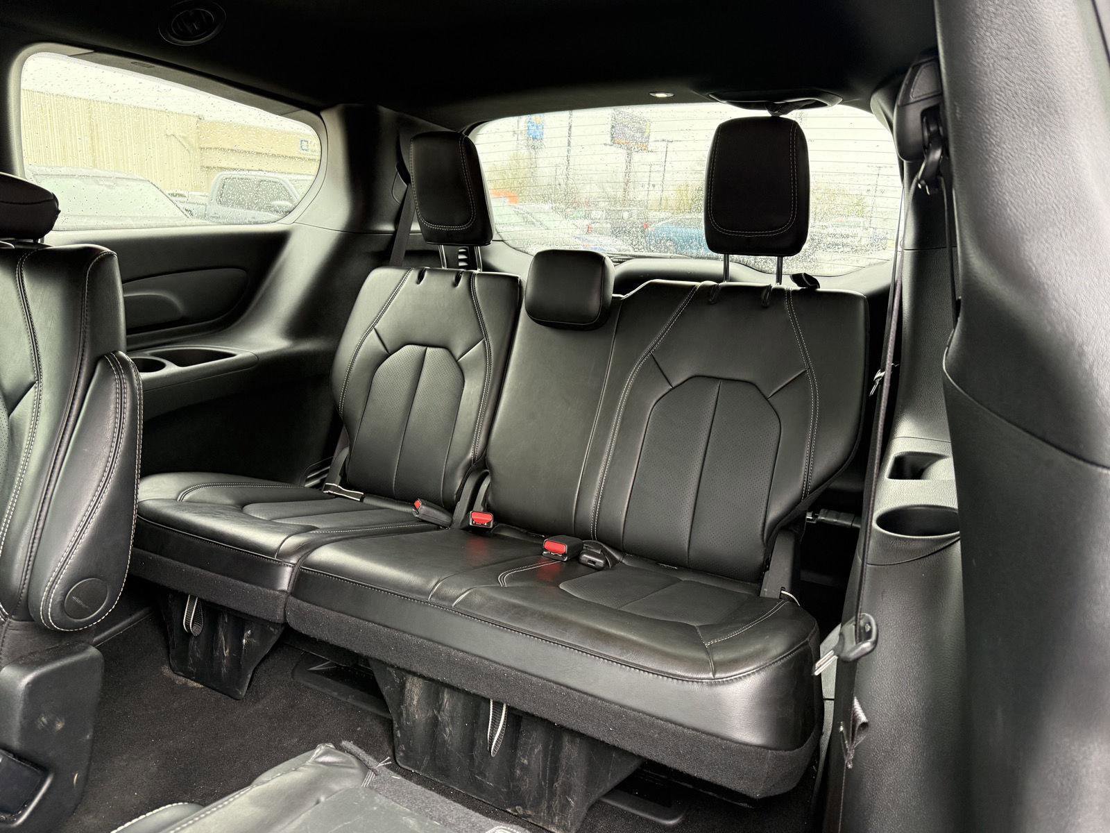 Used 2025 Chrysler Pacifica Select FWD image 11