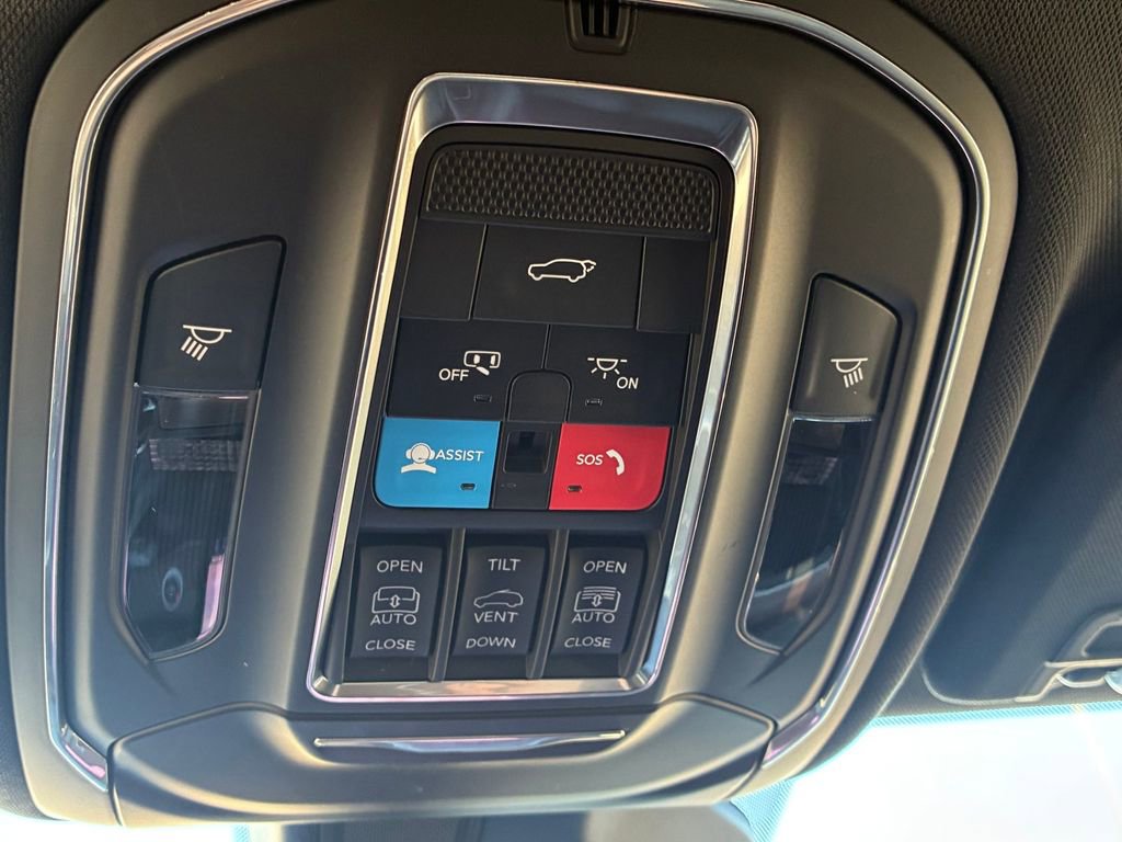 Used 2025 Jeep Grand Cherokee Summit image 31