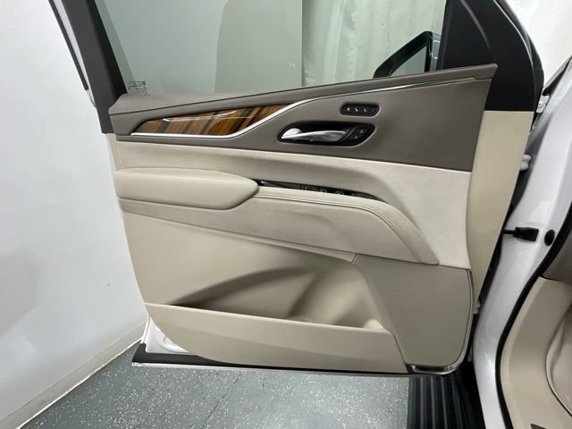 Used 2022 Cadillac Escalade Sport Platinum w/ LPO, ONYX Package AWD/4WD image 9