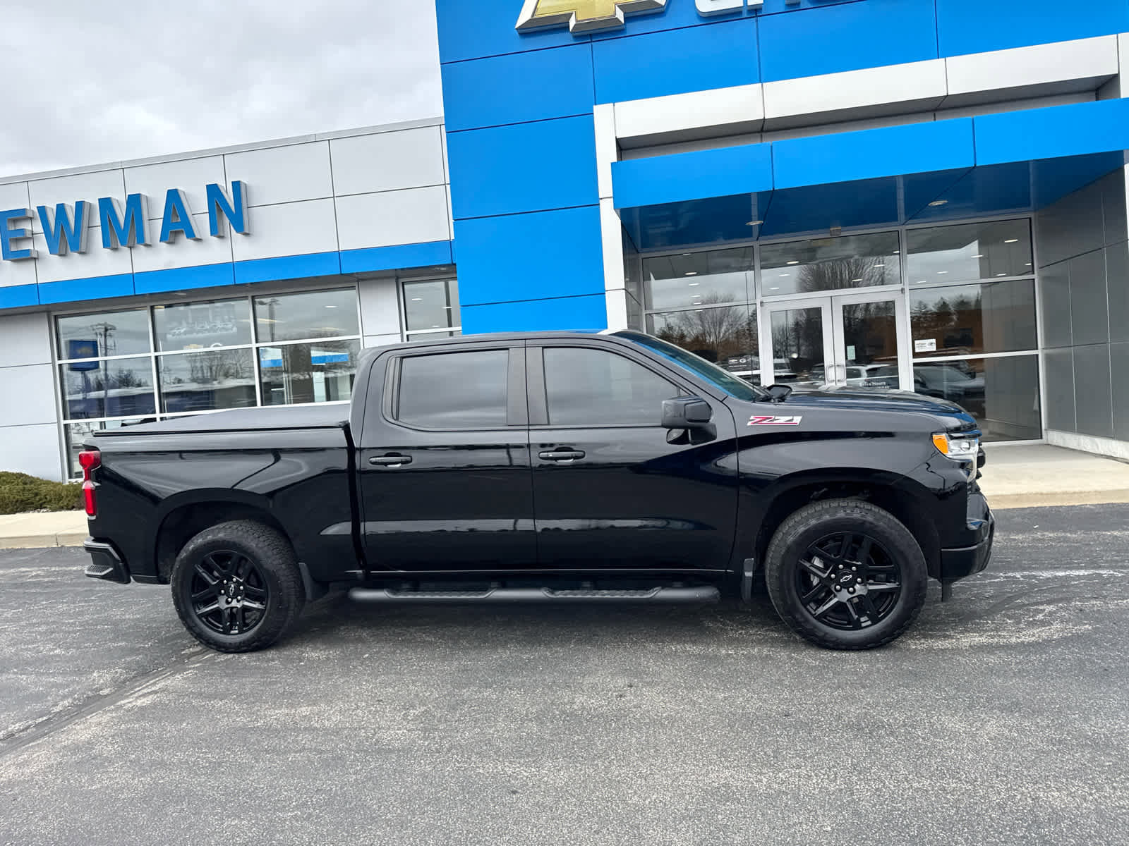 Used 2024 Chevrolet Silverado 1500 RST image 2