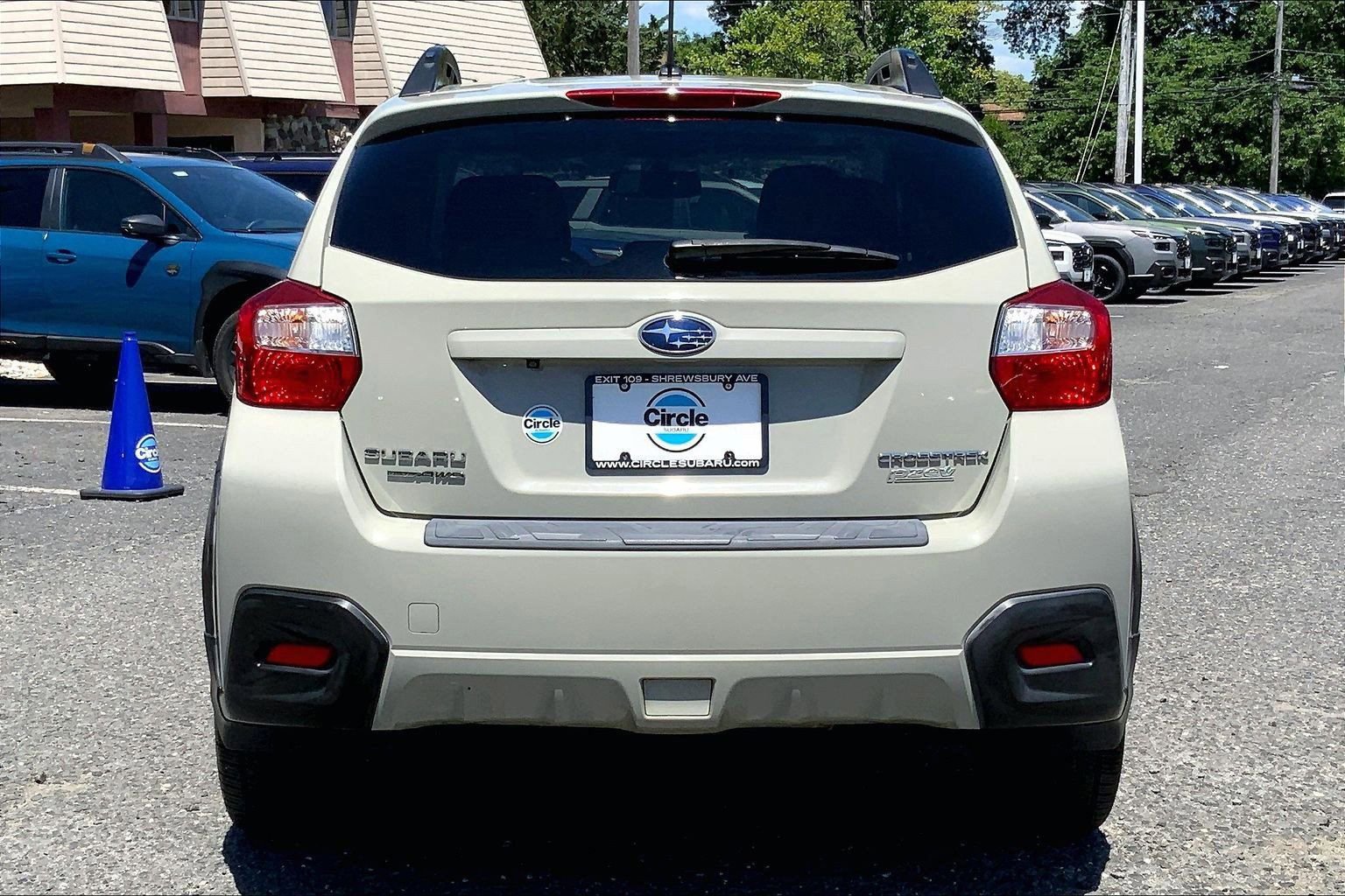 Used 2016 Subaru Crosstrek 2.0i Premium w/ Moonroof Package AWD/4WD image 4