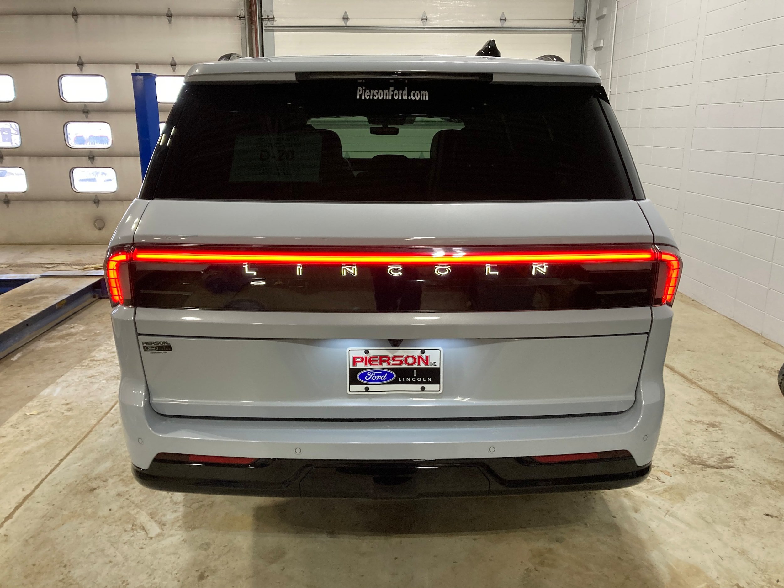 Used 2026 Lincoln Navigator L Reserve w/ Jet Appearance Package AWD/4WD image 17