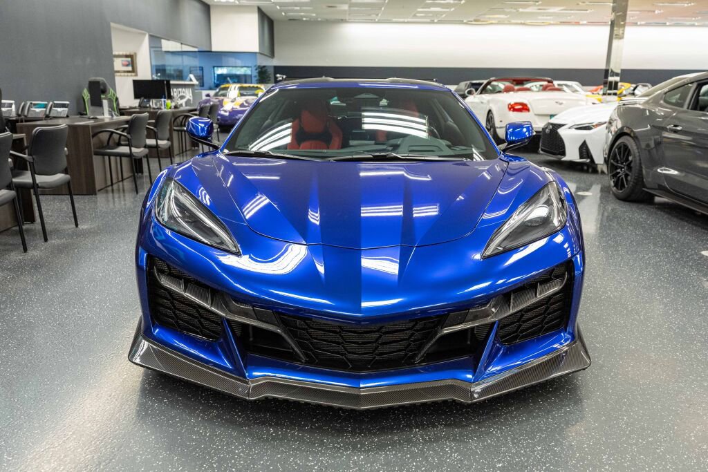 Used 2025 Chevrolet Corvette Z06 RWD image 2