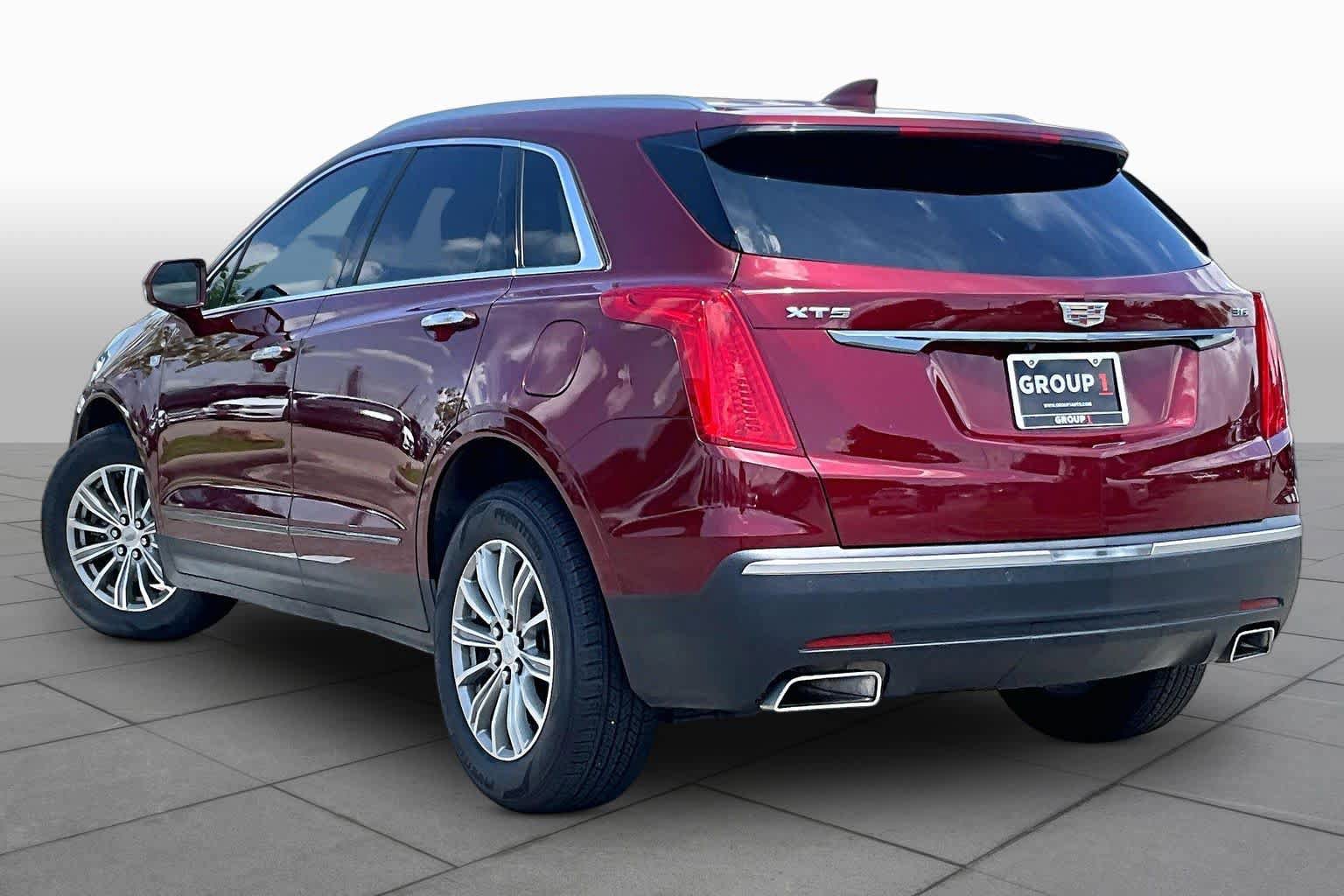 Used 2017 Cadillac XT5 Luxury w/ Driver Awareness Package FWD image 11