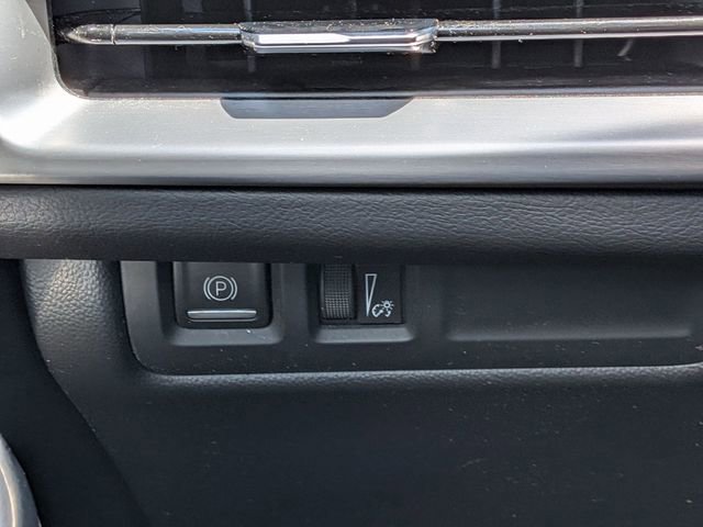 Used 2025 Cadillac XT4 Premium Luxury FWD image 18