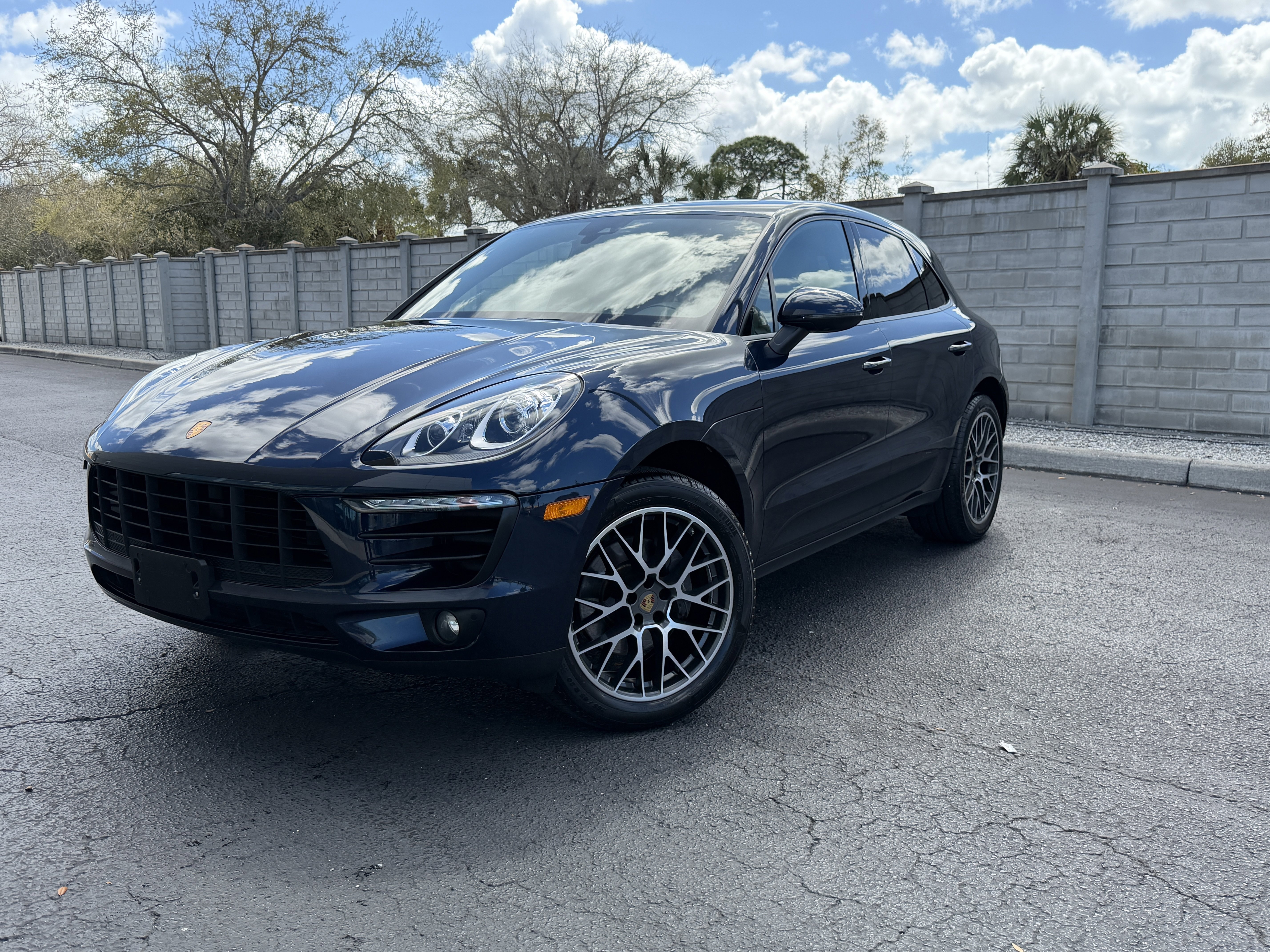 Certified 2018 Porsche Macan Sport Edition image 1