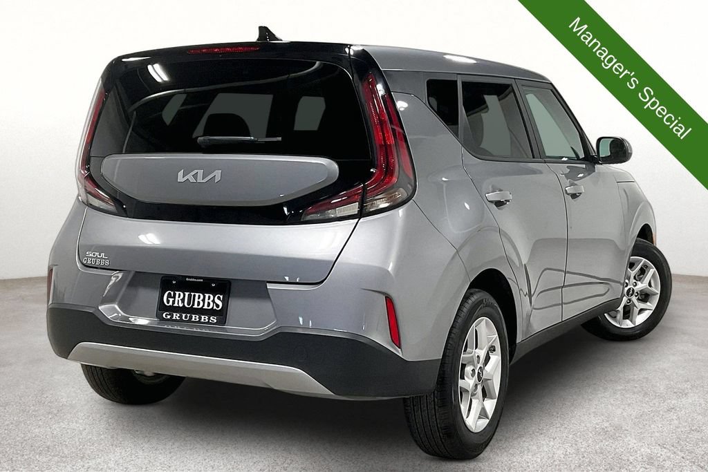Used 2025 Kia Soul LX w/ LX Technology Package FWD image 2