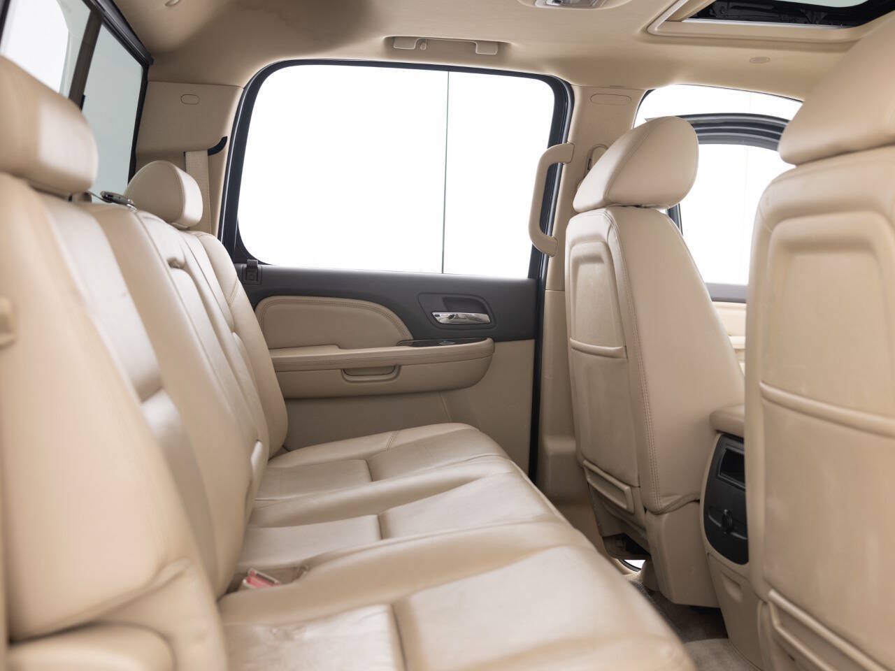 Used 2013 GMC Sierra 2500 Denali w/ Suspension Package, Off-Road AWD/4WD image 33