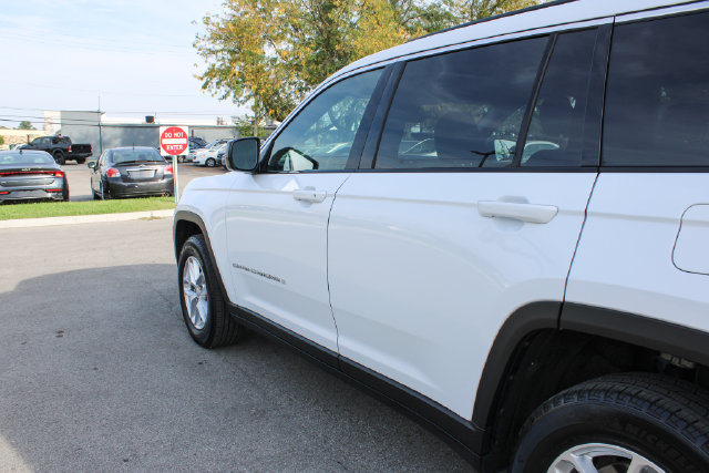 Used 2025 Jeep Grand Cherokee L Laredo AWD/4WD image 46