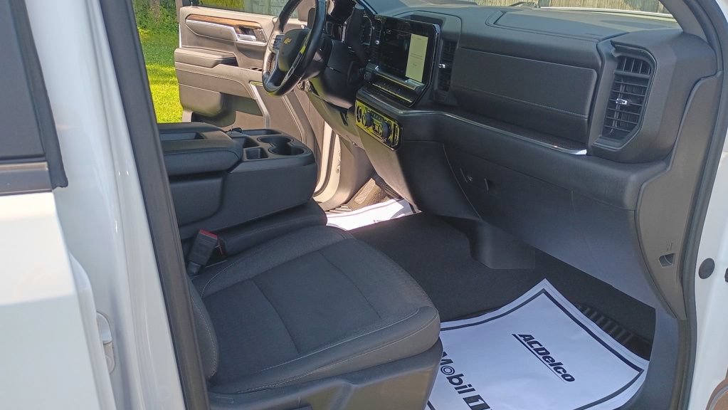 Used 2022 Chevrolet Silverado 1500 LT AWD/4WD image 11