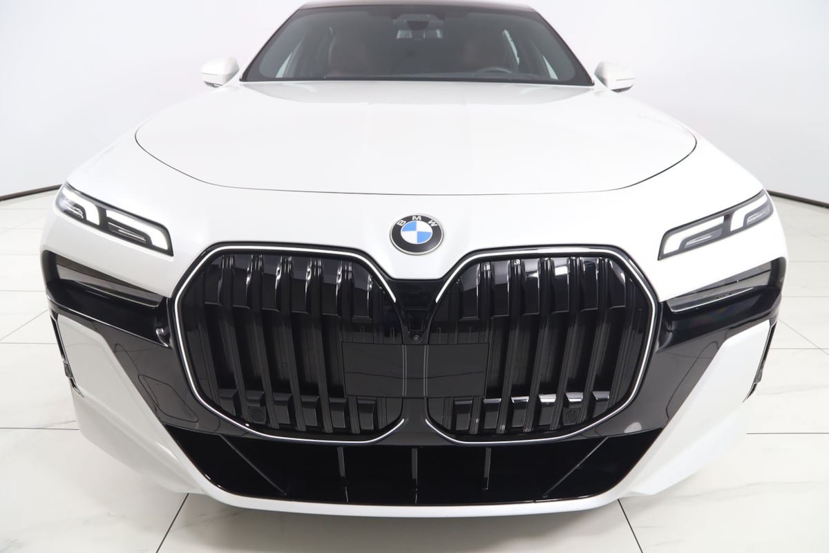 Used 2025 BMW 760i xDrive AWD/4WD image 61