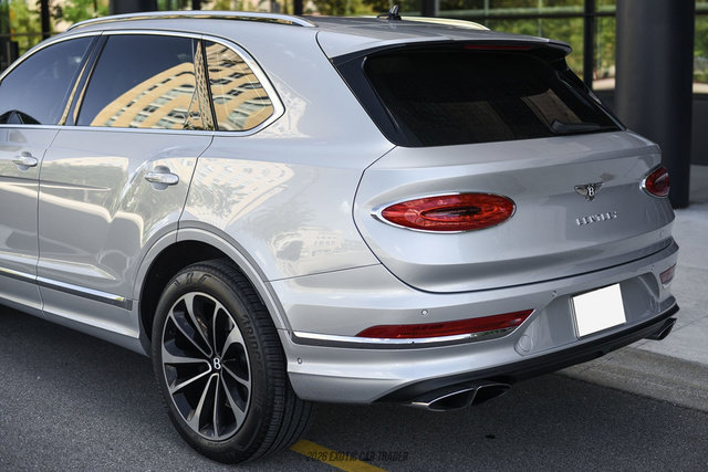 Used 2021 Bentley Bentayga AWD/4WD image 44
