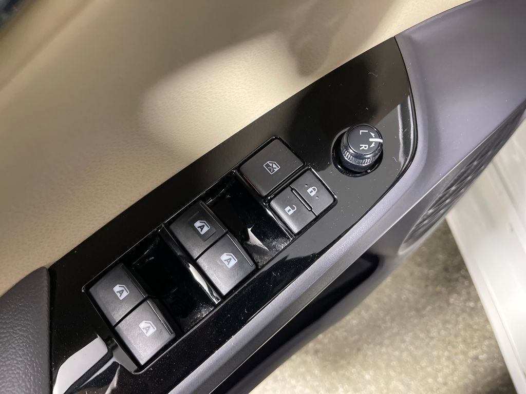 Certified 2018 Toyota Prius Three FWD image 16