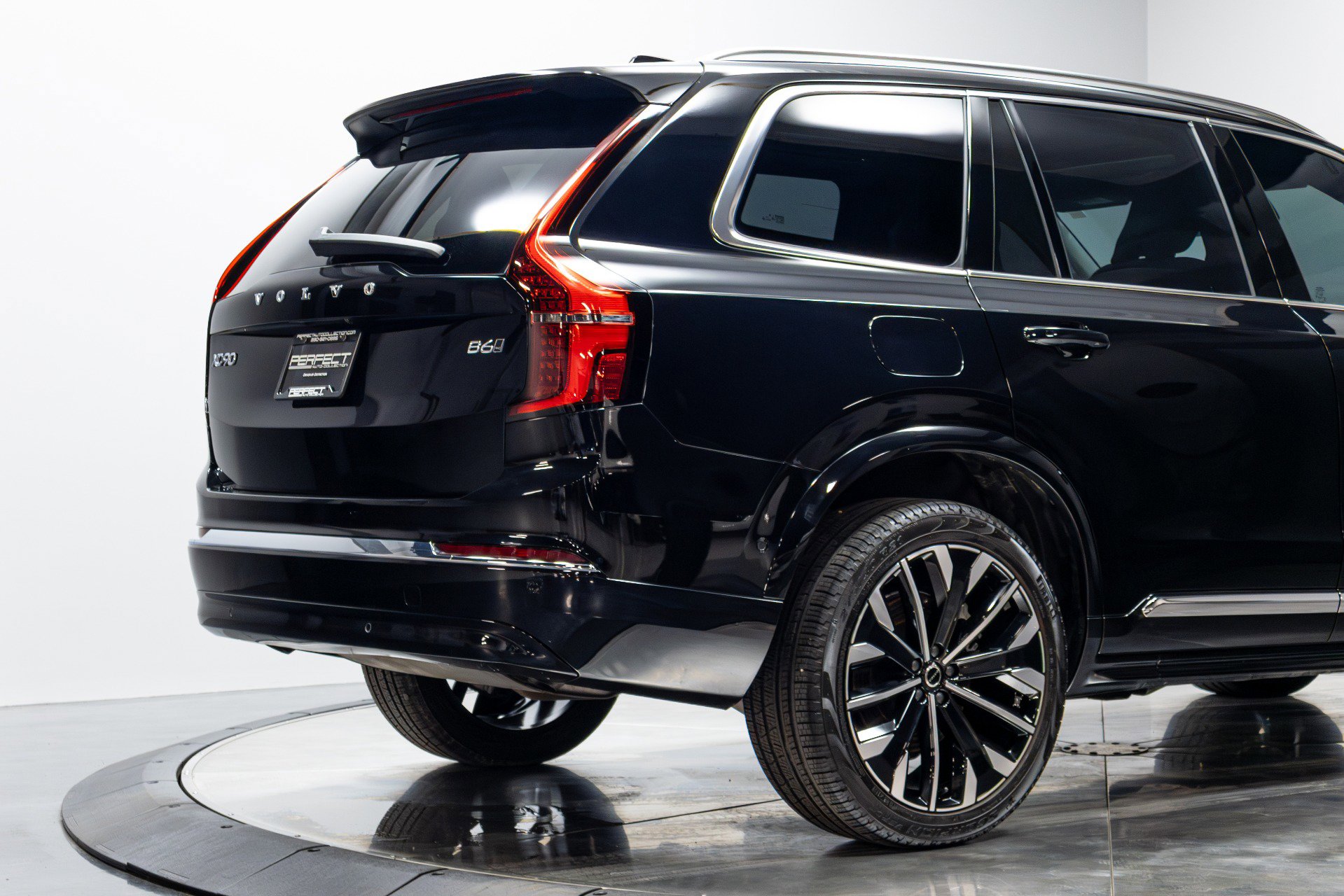 Used 2025 Volvo XC90 B6 Plus image 15