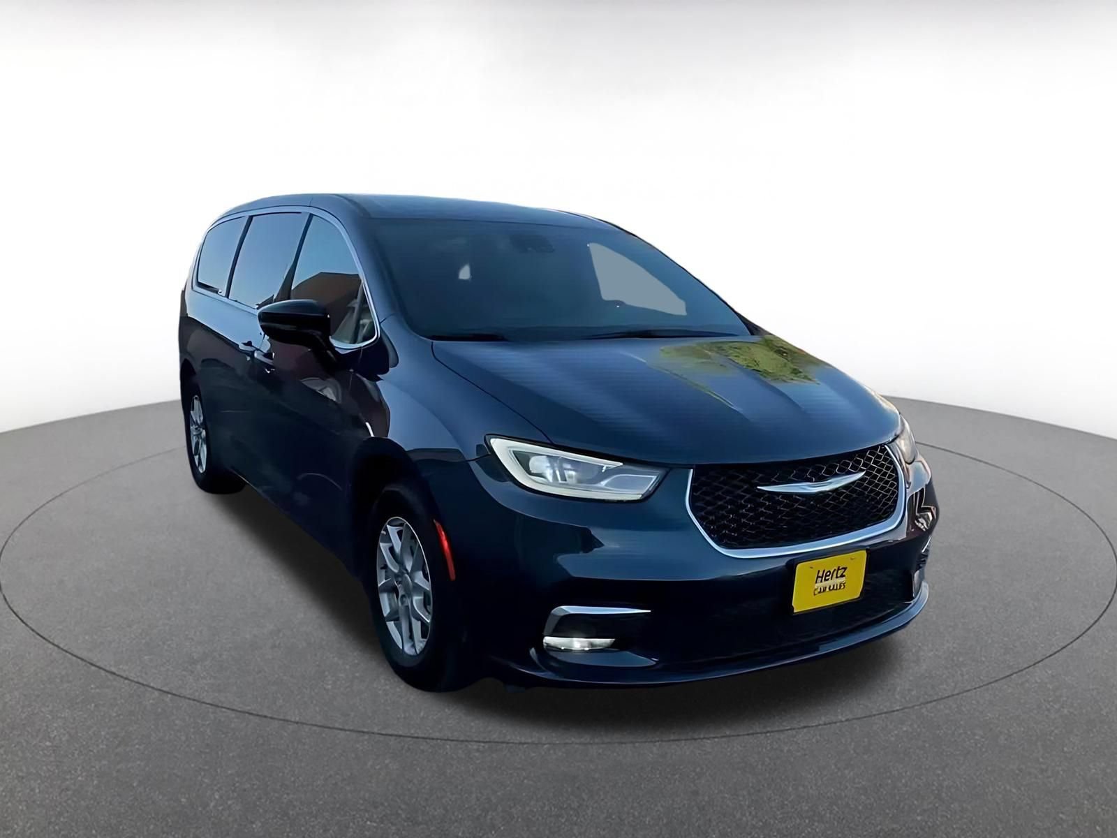 Used 2025 Chrysler Pacifica Select FWD image 3