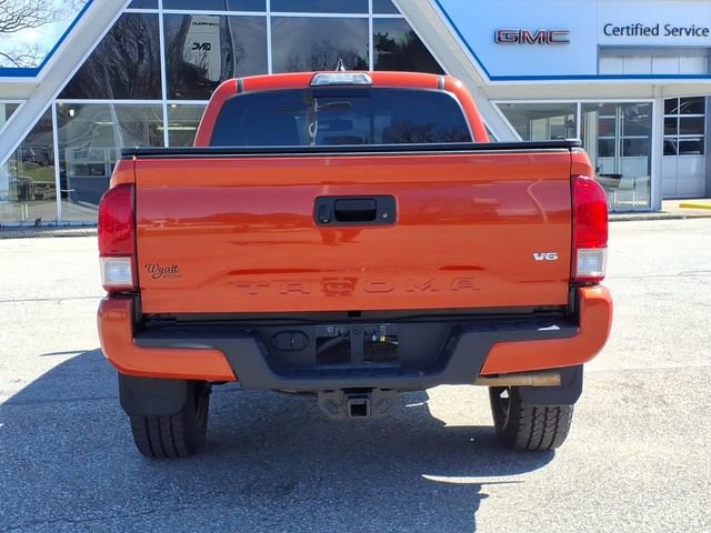 Used 2017 Toyota Tacoma SR5 AWD/4WD image 9