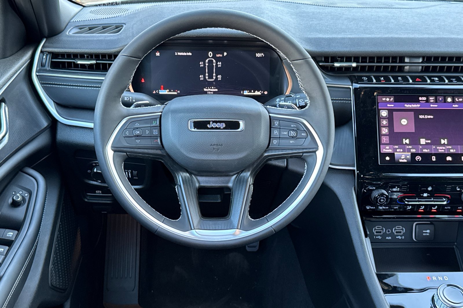 New 2025 Jeep Grand Cherokee L Altitude image 13