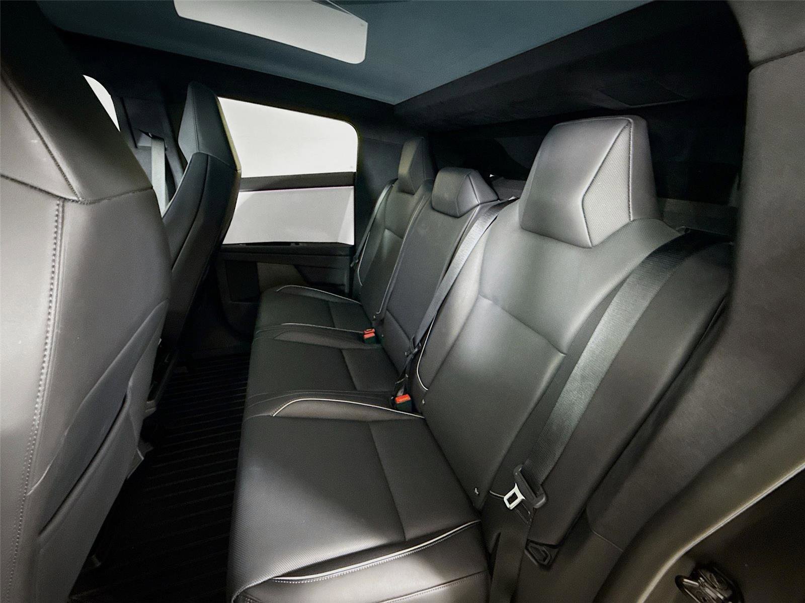 Used 2024 Tesla Cybertruck AWD Crew Cab image 12