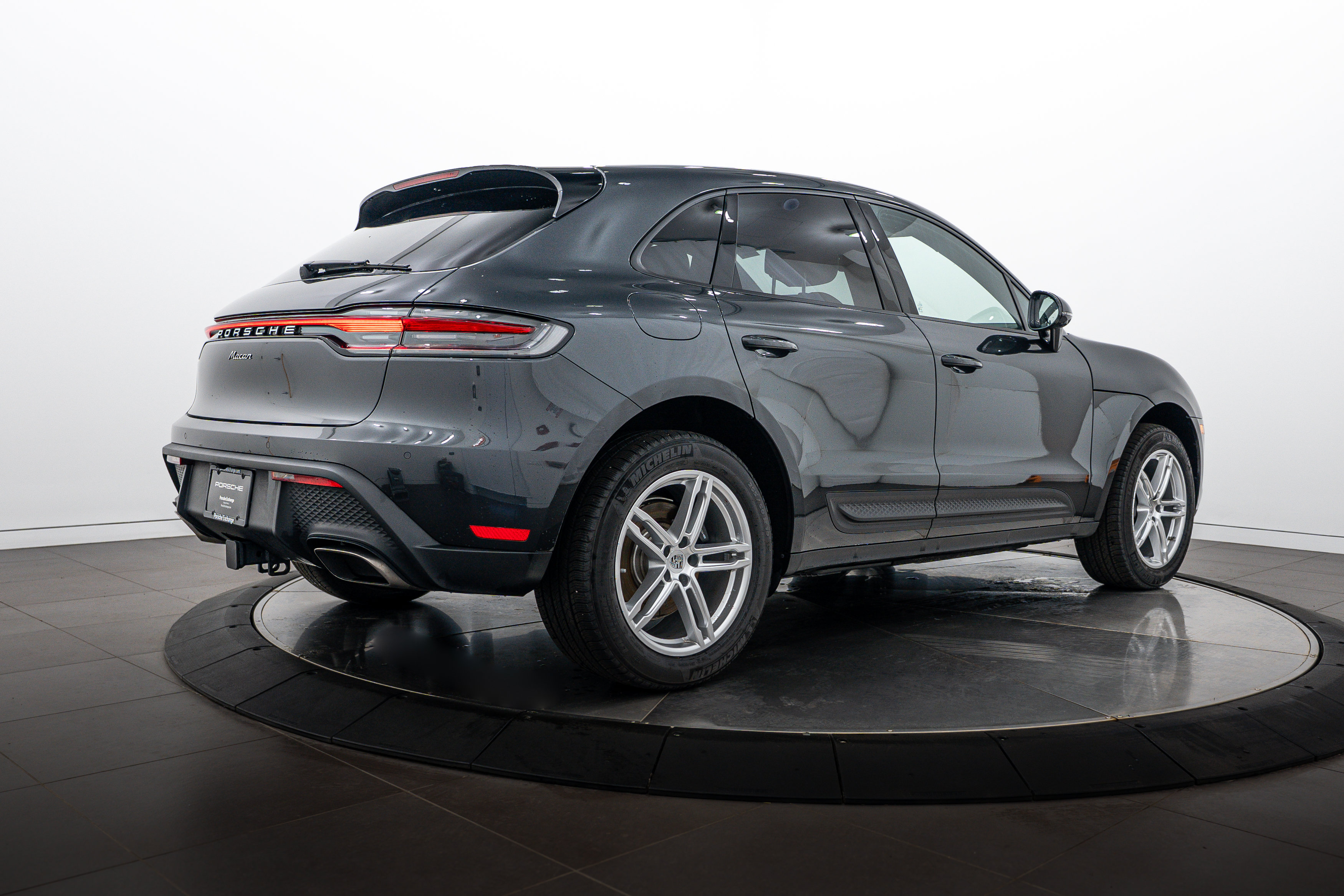 Certified 2026 Porsche Macan AWD/4WD image 7
