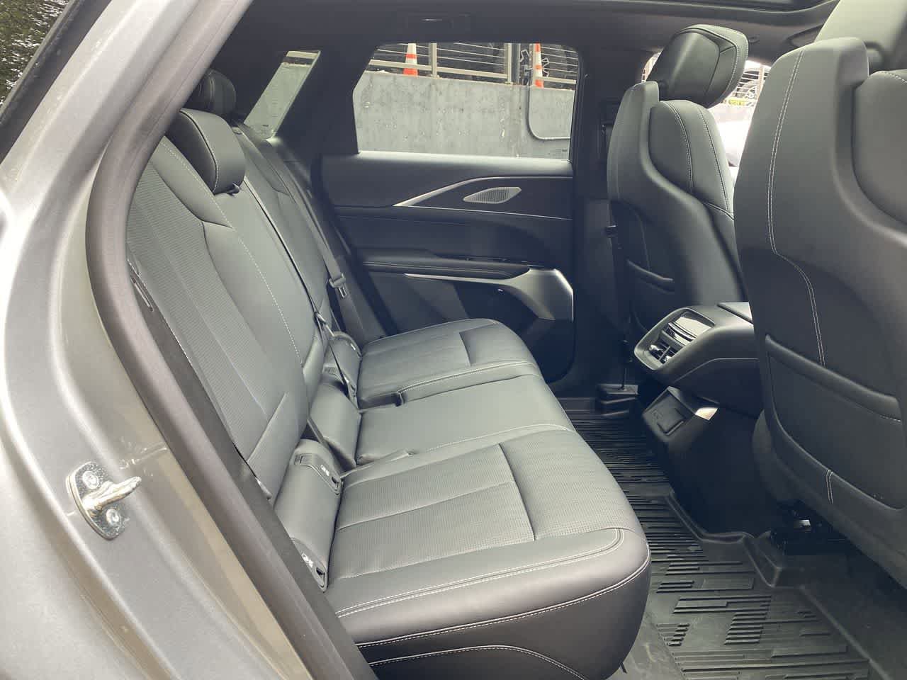 Used 2024 Cadillac Lyriq Luxury w/ LPO, Floor Liner Package AWD/4WD image 18