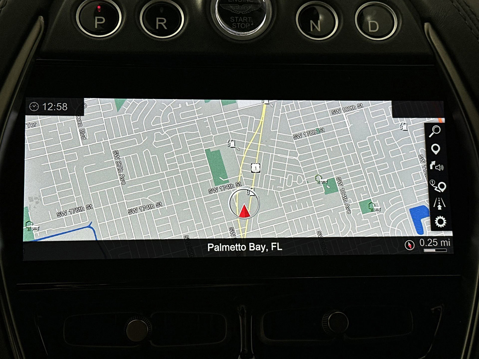 Used 2023 Aston Martin DBX image 18