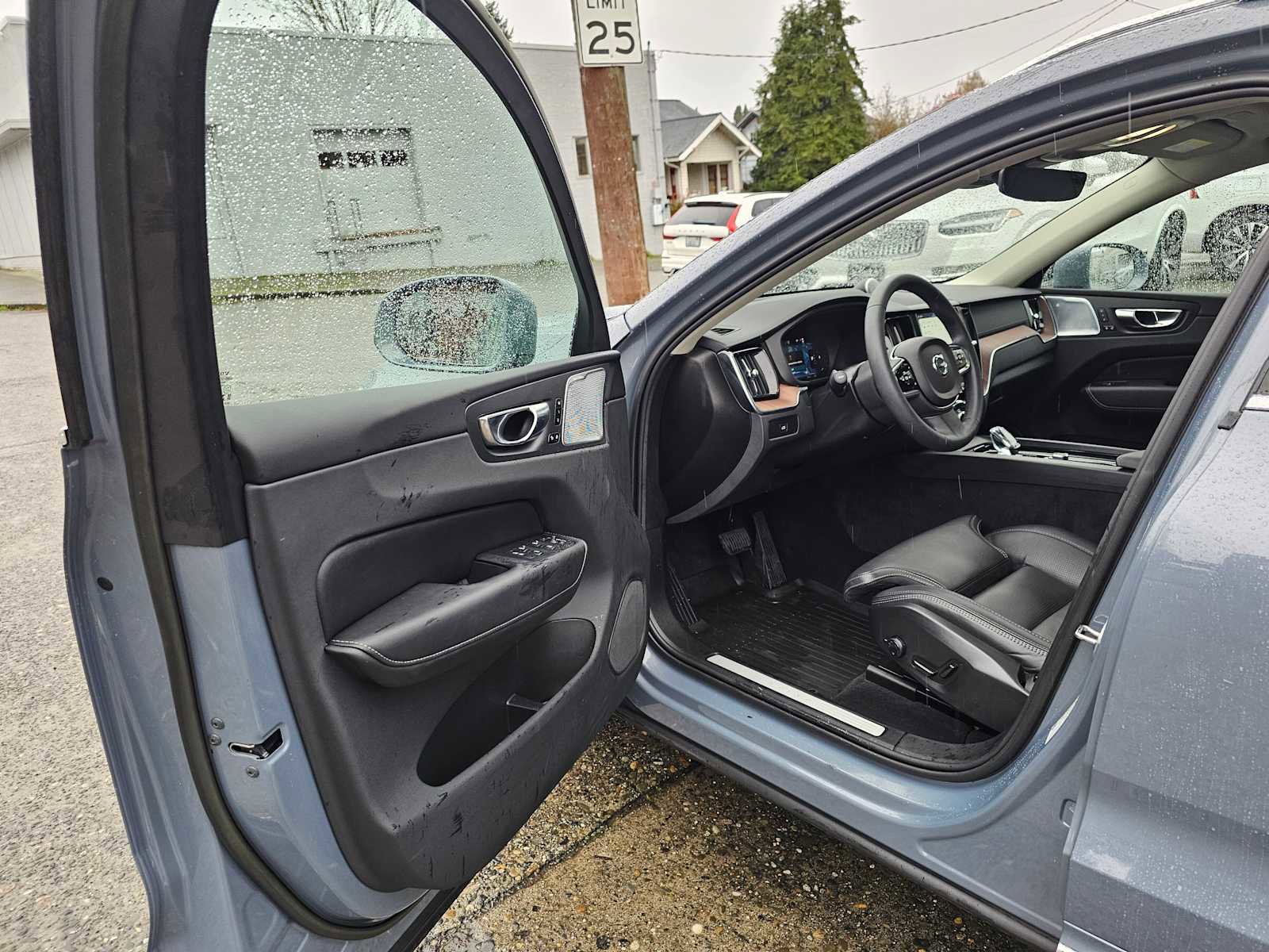 Certified 2023 Volvo XC60 B6 Ultimate w/ Protection Package Premier image 22