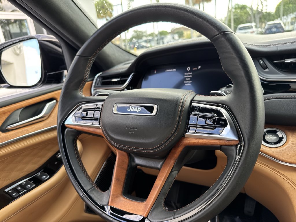 Used 2023 Jeep Grand Cherokee Summit AWD/4WD image 53