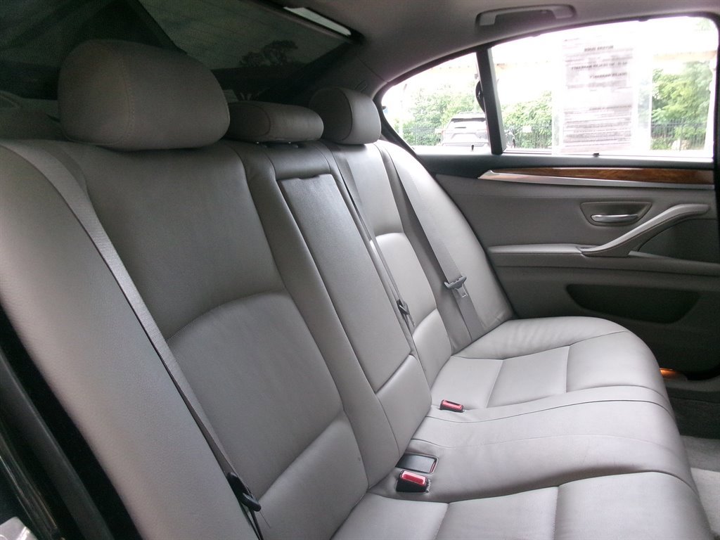 Used 2011 BMW 535i xDrive Sedan AWD/4WD image 28