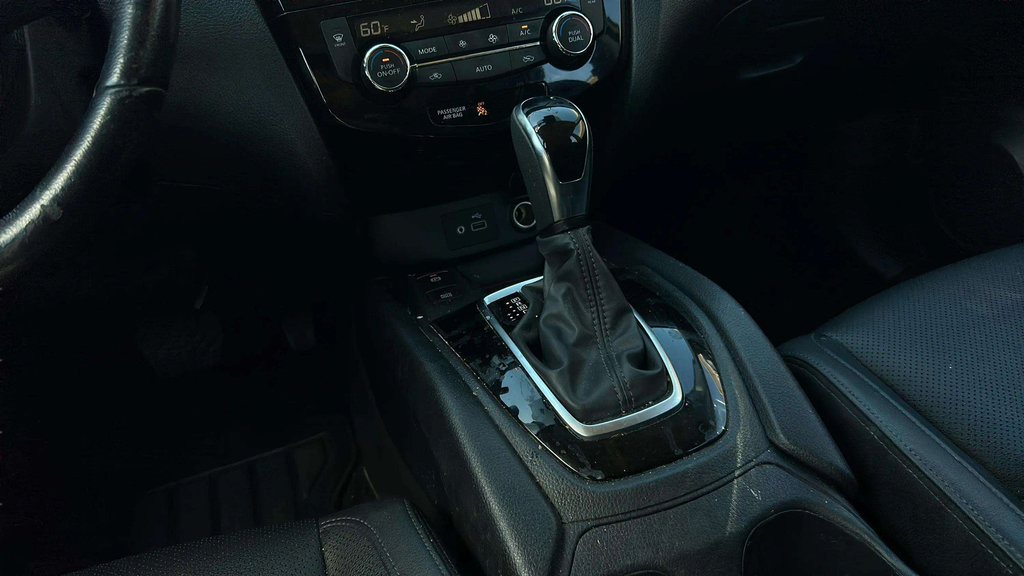 Used 2021 Nissan Rogue Sport SL FWD image 12