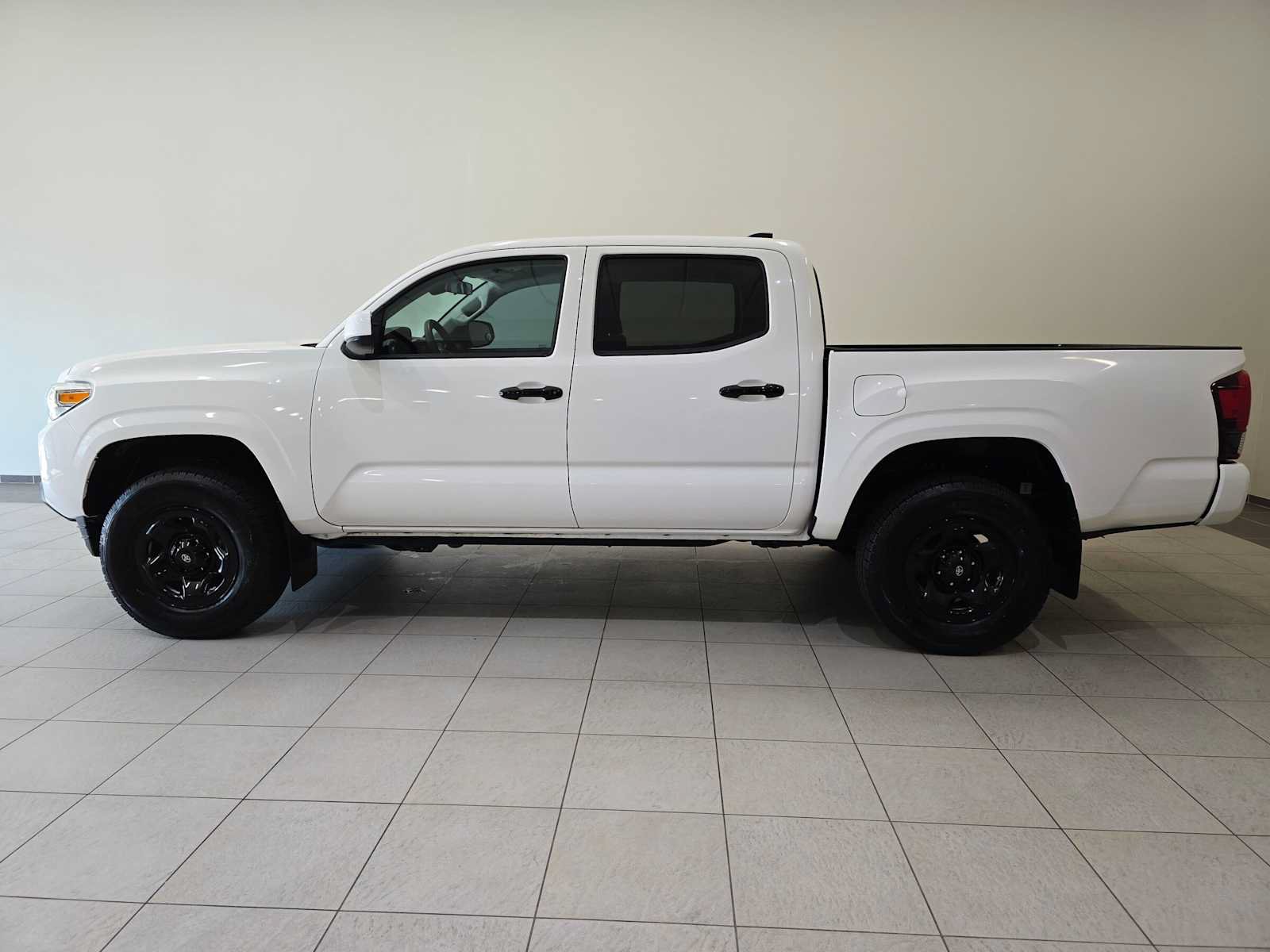 Used 2020 Toyota Tacoma SR AWD/4WD image 3