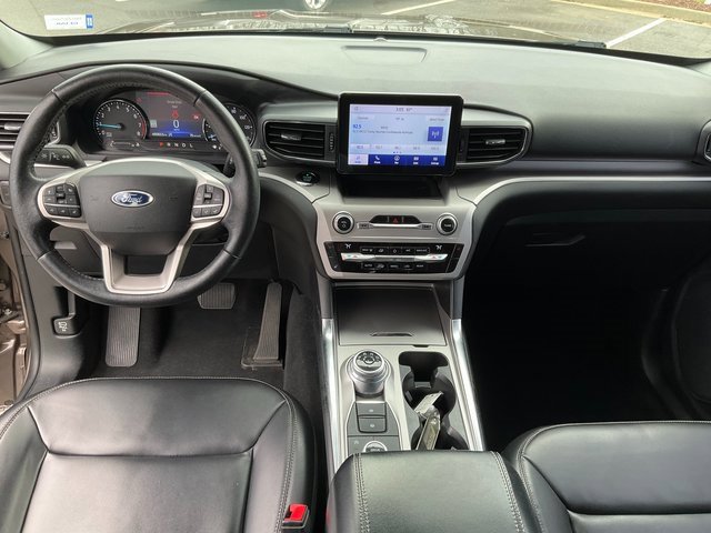 Used 2021 Ford Explorer XLT w/ Equipment Group 202A image 4