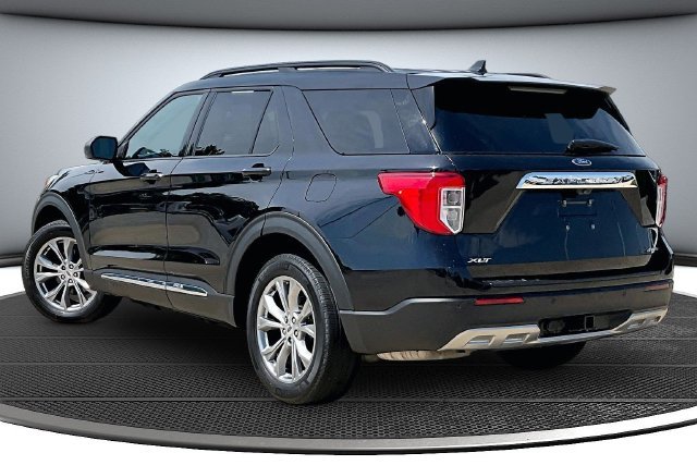 Used 2023 Ford Explorer XLT w/ Equipment Group 202A AWD/4WD image 4