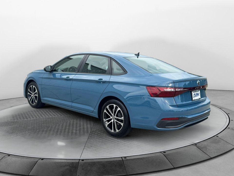 Used 2026 Volkswagen Jetta Sport FWD image 5