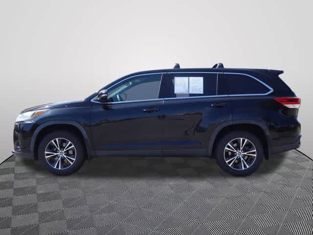 Used 2019 Toyota Highlander LE AWD/4WD image 2