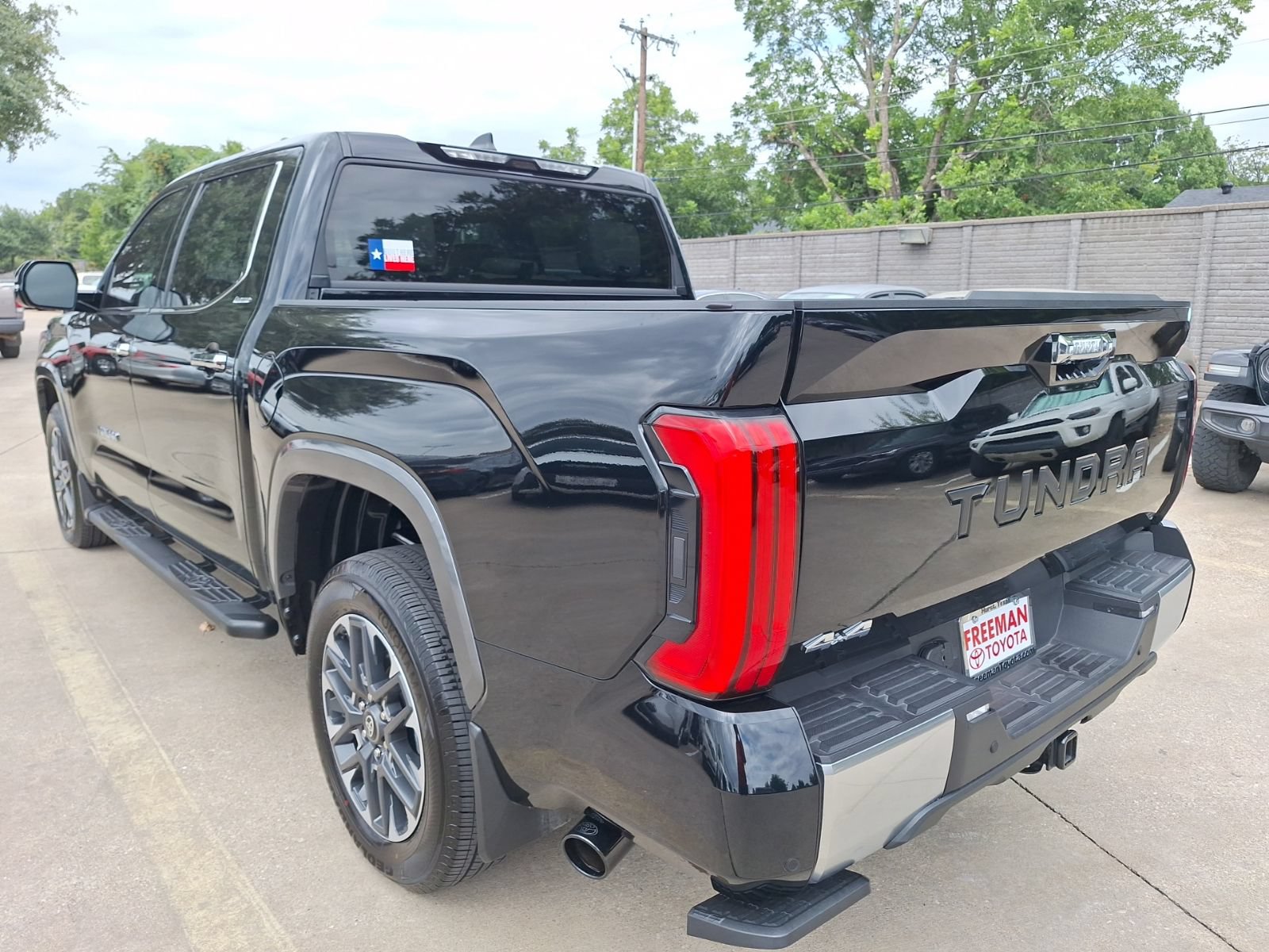 Used 2026 Toyota Tundra Limited AWD/4WD image 4
