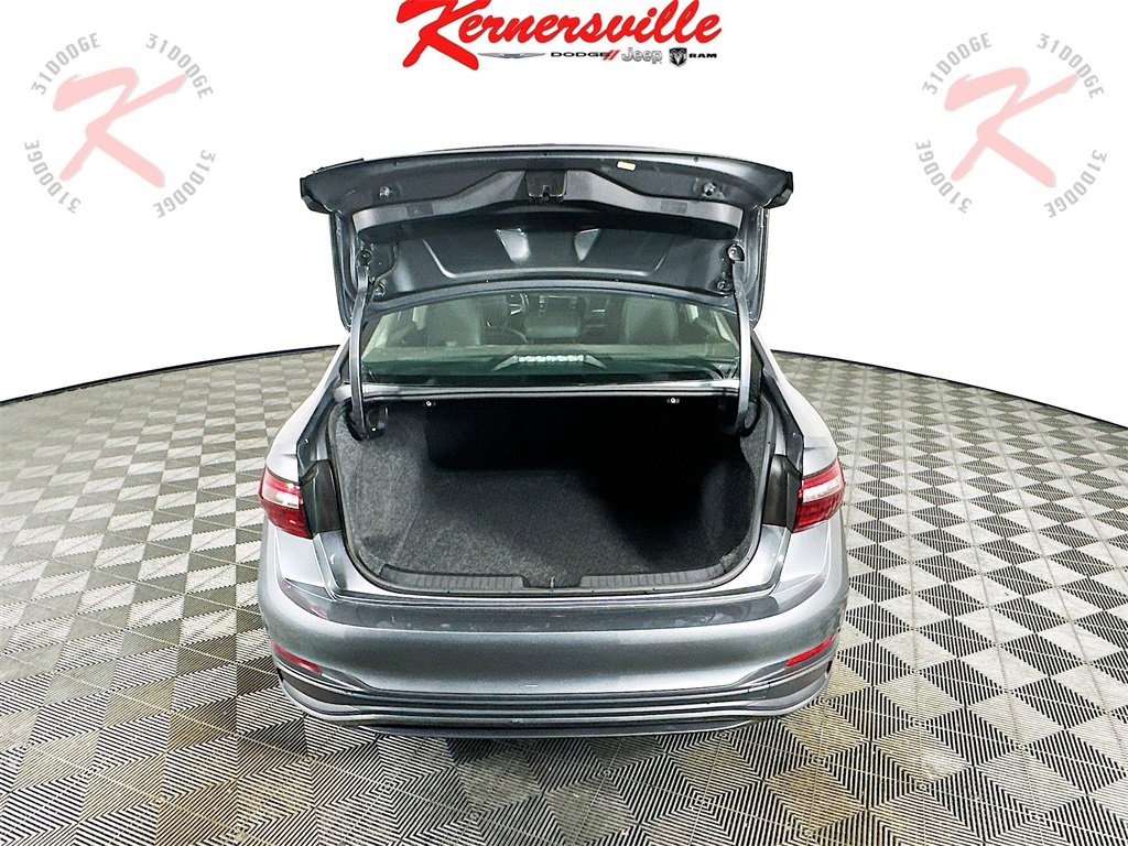 Used 2024 Volkswagen Jetta SE image 27