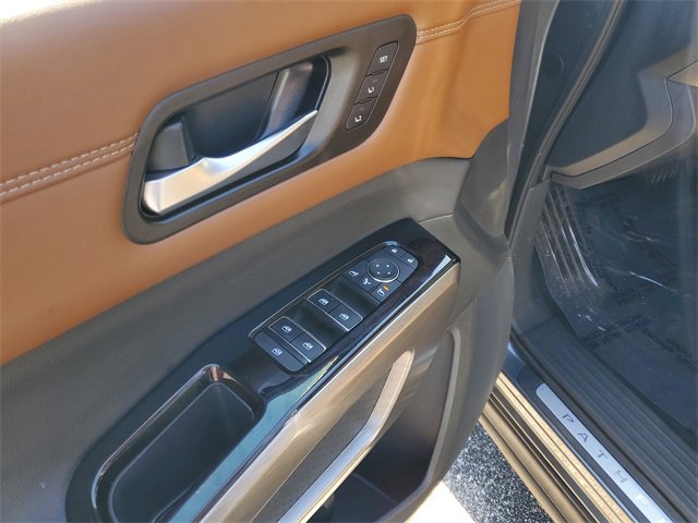 Used 2023 Nissan Pathfinder Platinum image 11