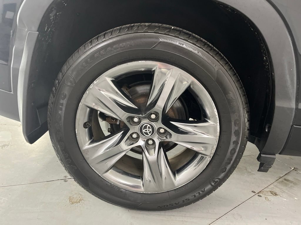 Used 2019 Toyota Highlander Limited AWD/4WD image 16