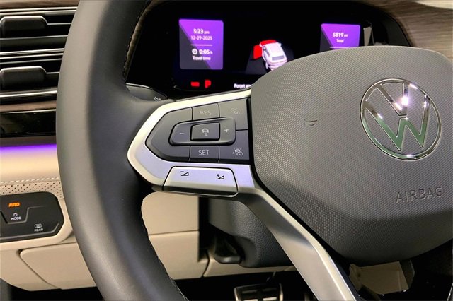 Used 2025 Volkswagen Atlas SEL Premium R-Line image 18