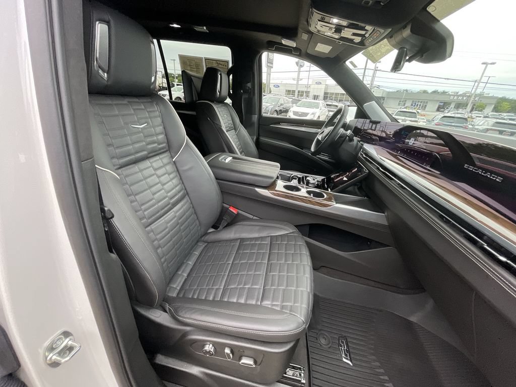 Used 2025 Cadillac Escalade Sport Platinum w/ LPO, ONYX Package AWD/4WD image 27