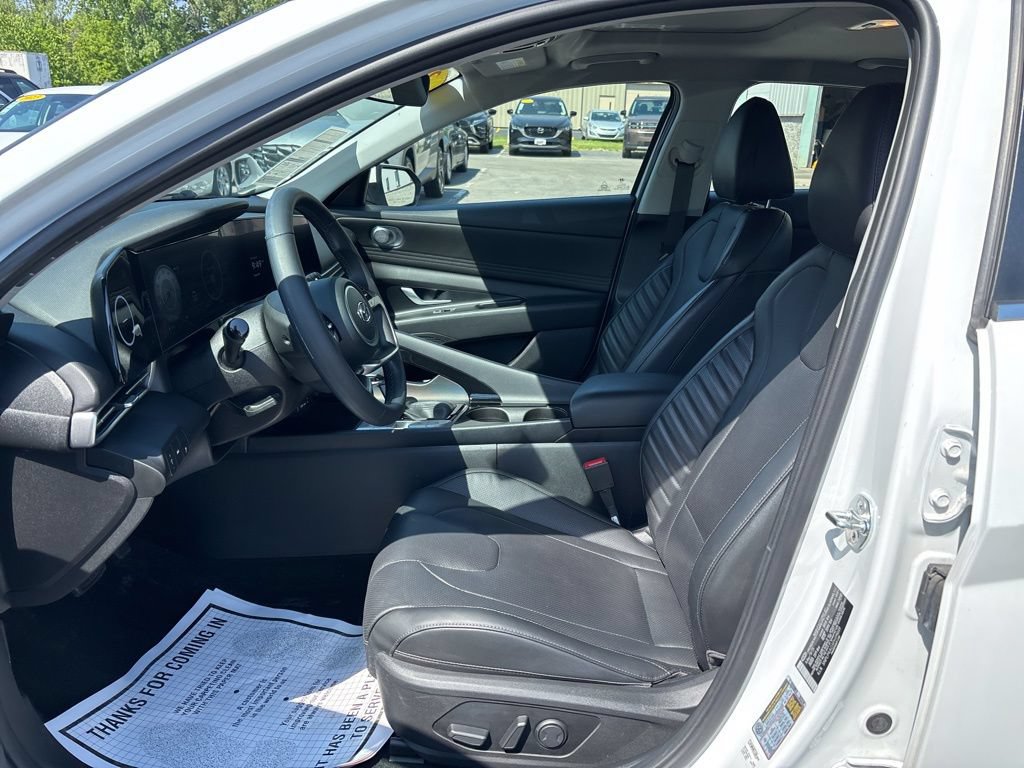 Used 2023 Hyundai Elantra Limited FWD image 13