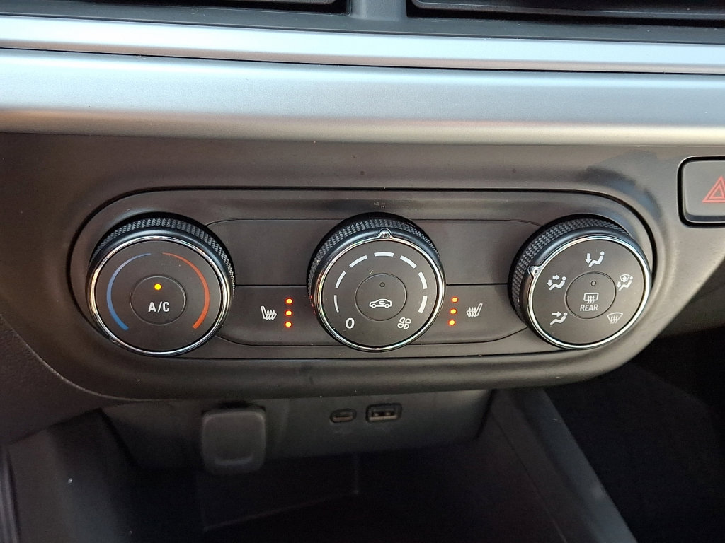 Used 2025 Chevrolet Trax RS image 30