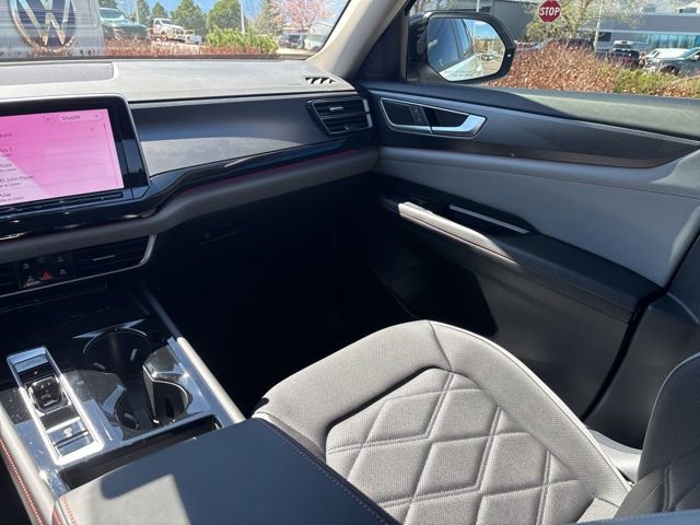 Certified 2025 Volkswagen Atlas Peak Edition SE AWD/4WD image 18