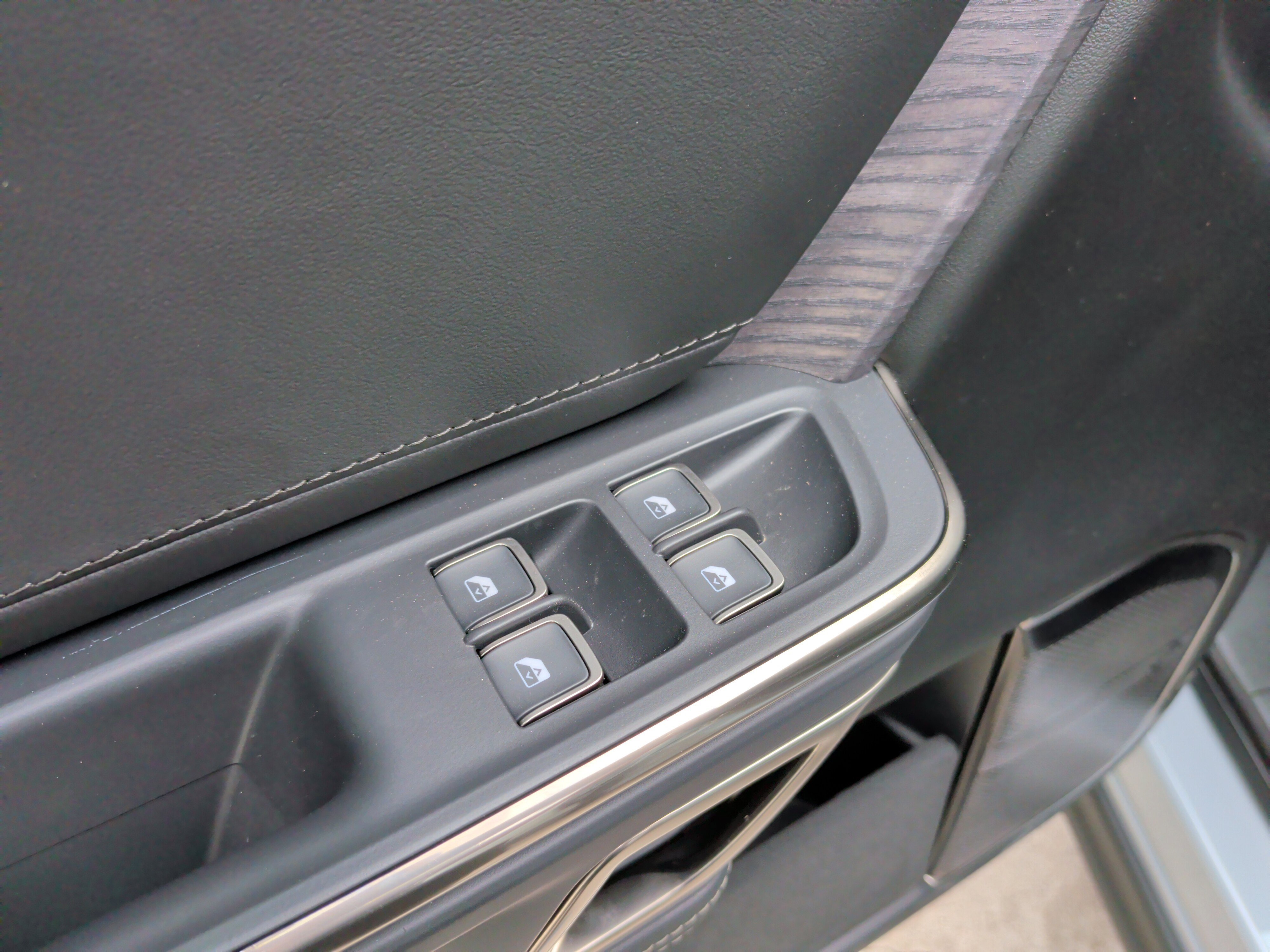 Used 2023 Rivian R1T Adventure image 15