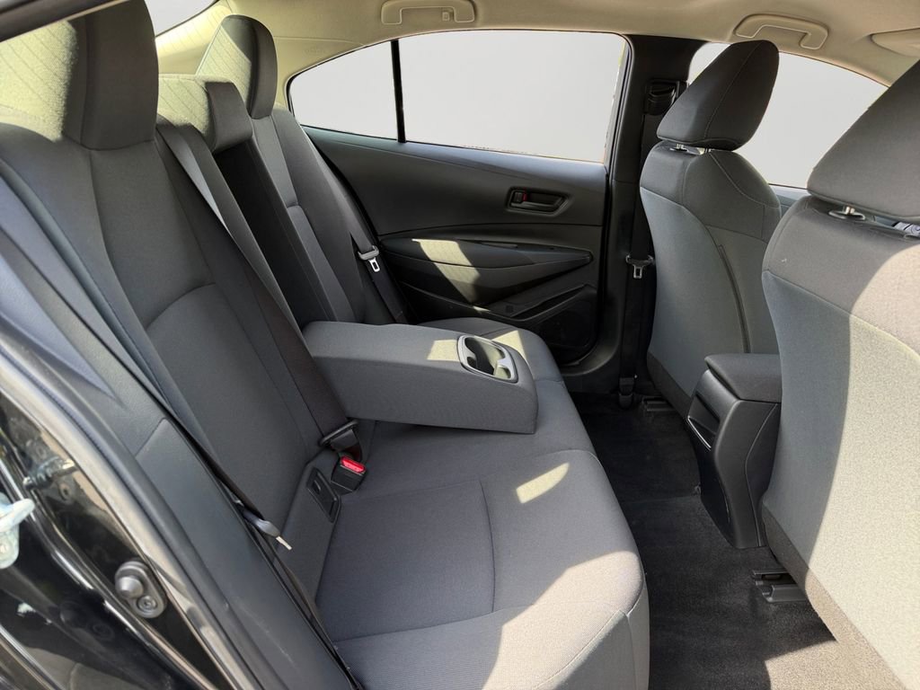 Used 2022 Toyota Corolla LE image 9