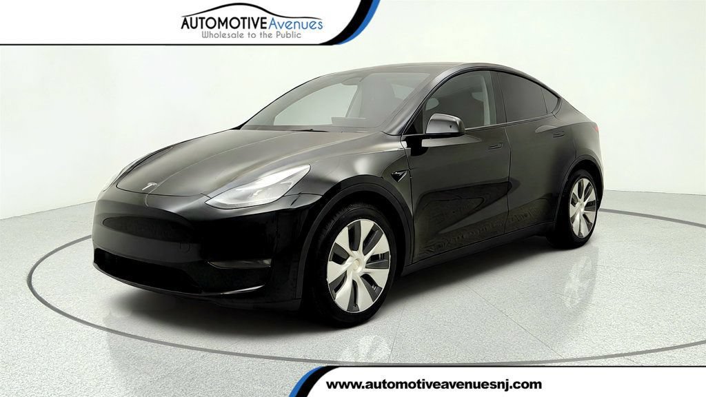 Used 2024 Tesla Model Y Long Range AWD/4WD image 1
