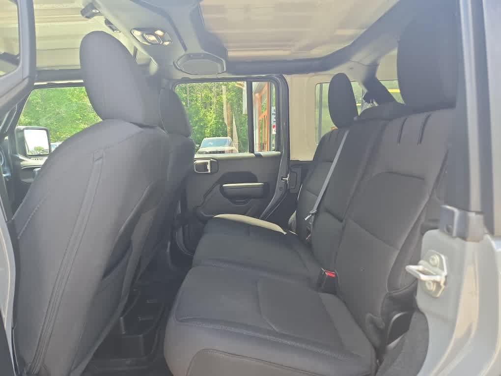 Used 2023 Jeep Wrangler Unlimited w/ Cold Weather Group AWD/4WD image 31