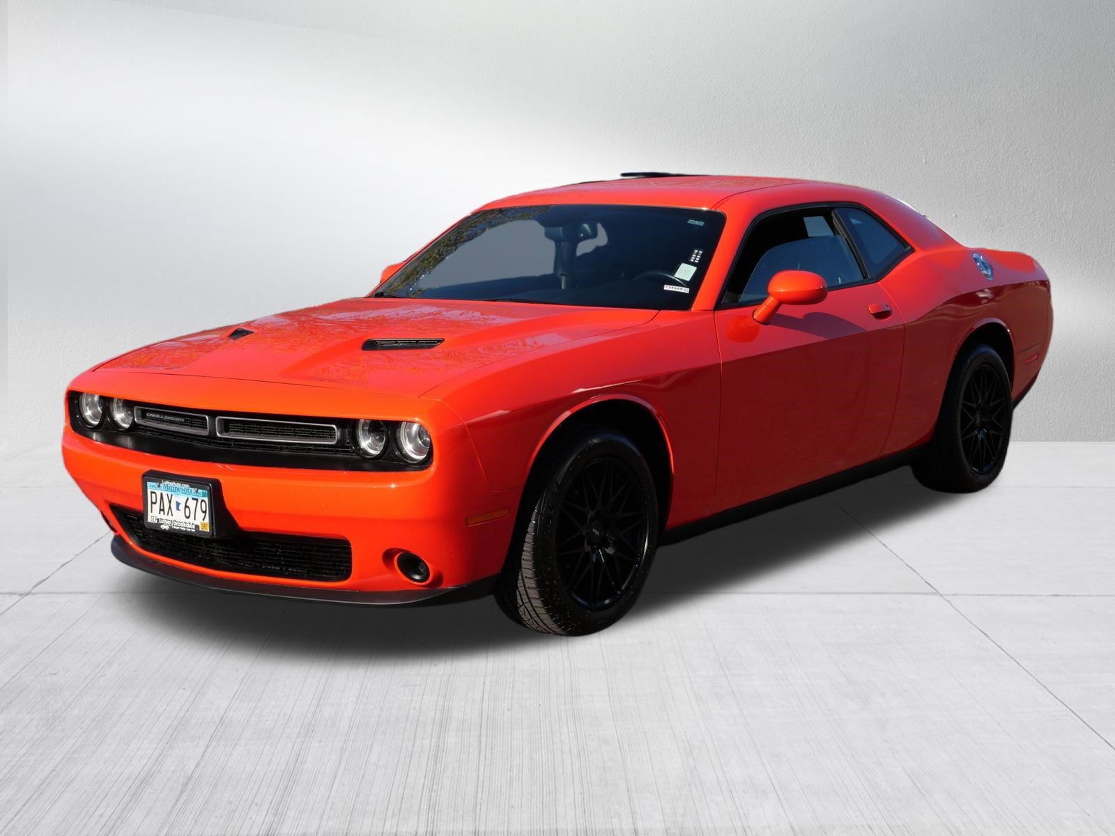 Used 2016 Dodge Challenger SXT w/ Driver Convenience Group RWD image 3