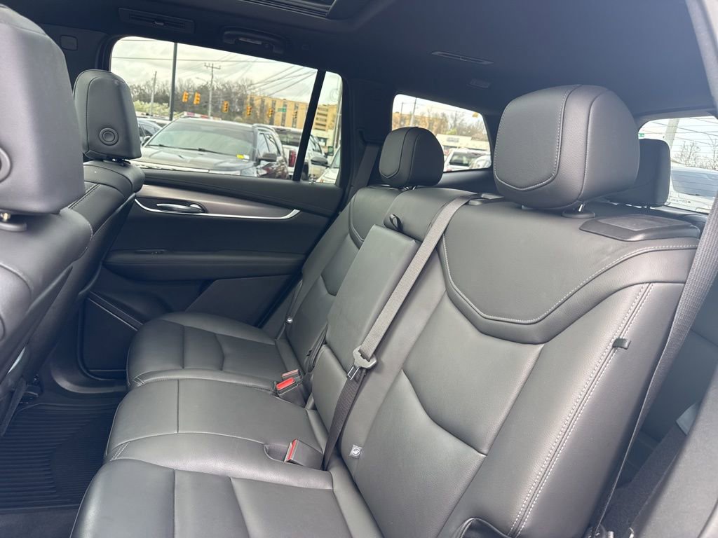 Used 2025 Cadillac XT6 Luxury image 36