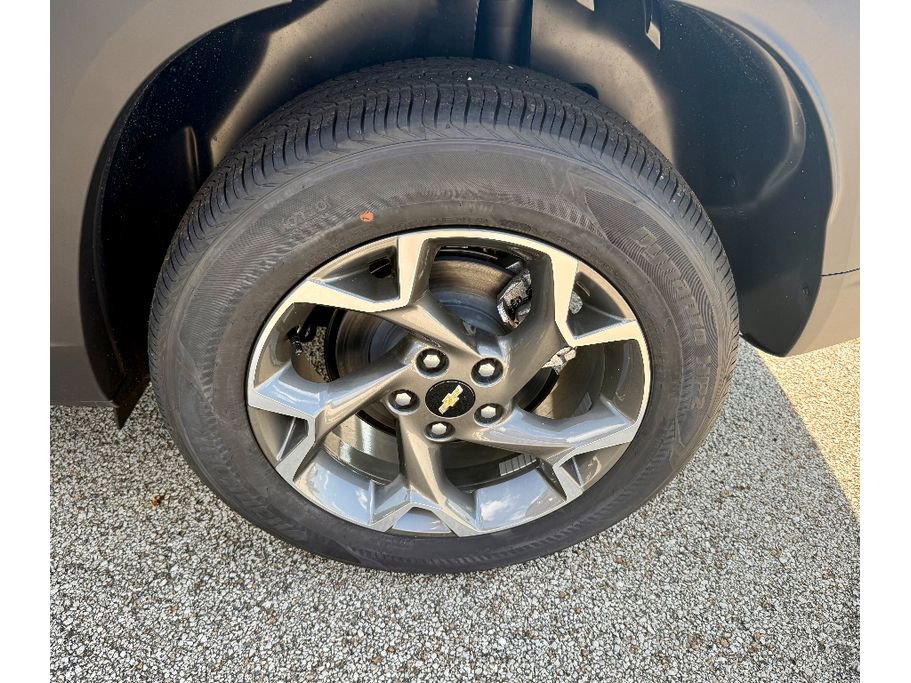 New 2025 Chevrolet Trax LT w/ Sunroof Package image 8